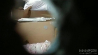 無良房東針孔偷拍合租女房客換衣 無良房東針孔偷拍合租女房客換衣