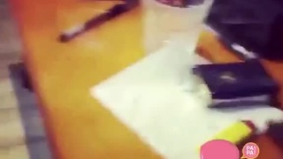 坐在對面的女同事原來是騷貨?