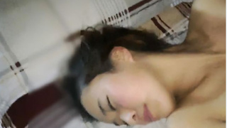 [啪啪啪研習所認證!]音樂學院學生和主任開房，但BB太緊抽插太猛烈弄痛她好心疼