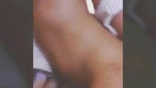 비비커플 2016.4.1 잘 느끼는 체위중 하나가 여성상위에요 처음에는 거의 먼저 올라가는 편인데 이 자세에서 항상 한번
싸는거 같아요 물이많아서.. ㅎㅎ 다음번엔 셀카봉을 활용해보고싶네요