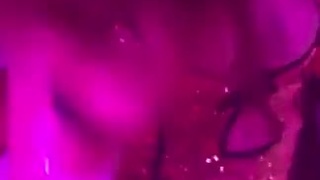 小鮮肉被酒女姐姐給玩翻了