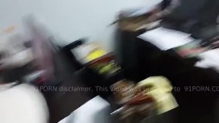 上班飢渴難耐!直接在辦公室打砲 上班飢渴難耐!直接在辦公室打砲