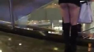 零秒痾屎?時代廣場港女生無著底褲片流出! 零秒痾屎?時代廣場港女生無著底褲片流出!