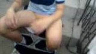 女學生被同學用原子筆插下體