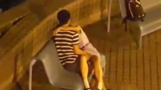 香港土地不足問題嚴重 港女學生校服都未換就在公眾地方高潮 香港土地不足問題嚴重 港女學生校服都未換就在公眾地方高潮