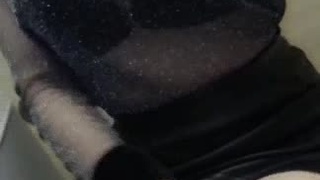 穿著暴露在路上遊走!所有路人盯著她的雙球看!乾脆露出小丁底下的秘密..5 穿著暴露在路上遊走!所有路人盯著她的雙球看!乾脆露出小丁底下的秘密..5