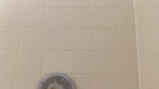 For those followers who find feet and legs particularly exciting~ ♡ 差點就能看到了 好可惜