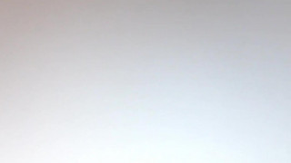 [偷拍露臉]迷昏大奶學生妹！稀疏饅頭鮑濕到床單也是水～沾著淫水插進菊花裡面攪動，無套直接插進去 （有影）