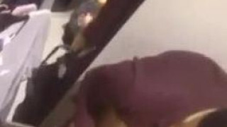 服飾店更衣室偷拍情侶瘋狂嘿咻 服飾店更衣室偷拍情侶瘋狂嘿咻