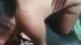 [３Ｐ自拍]找單男玩自己老婆～快速衝刺讓她呻吟連連，嘴巴也要叼一支才過癮！（有影） - 1