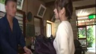温泉で巨乳人妻に中出し 温泉で巨乳人妻に中出し