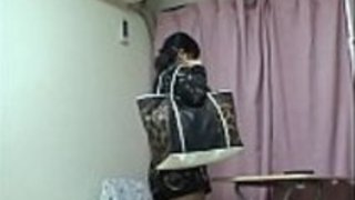 日本の小柄な女の子の裸を覗いてください。 日本の小柄な女の子の裸を覗いてください。