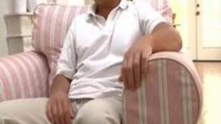 突然パンチラで挑発されてこっそ�... 突然パンチラで挑発されてこっそ�...