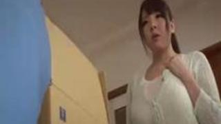 【田中瞳】思わず巨根を頬張りフェラする人妻 【田中瞳】思わず巨根を頬張りフェラする人妻