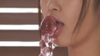 セクシーなコトミが濡れて毛深い猫をこする セクシーなコトミが濡れて毛深い猫をこする
