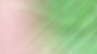 アジアの女の子はおしっこするしゃがみます アジアの女の子はおしっこするしゃがみます