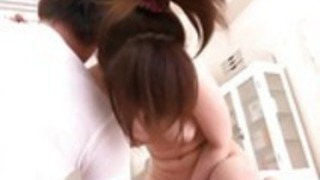 小柄日本のティーンは毛深い猫のおもちゃ