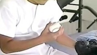 8女の子が野球幸運な男を吸います