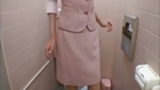 日本のオフィスの女性トイレ自慰行為 日本のオフィスの女性トイレ自慰行為