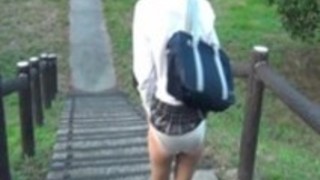 女子学生にリモコンバイブを装着して責めまくりイカせちゃいます! 女子学生にリモコンバイブを装着して責めまくりイカせちゃいます!