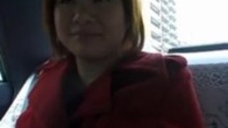 マリンは、車の中で、その上にバイブレーターを置きます マリンは、車の中で、その上にバイブレーターを置きます
