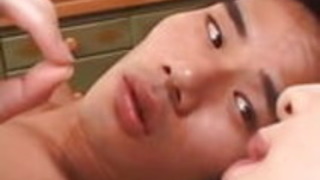 巨乳ではない母親 巨乳ではない母親