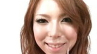 おしゃれなおしゃぶりをやっているハイヒールの素敵なりんアスカ