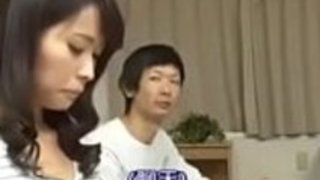 日本のアジア人のお母さん、若い息子と浮気 日本のアジア人のお母さん、若い息子と浮気