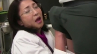 艶堂しほり:患者のボッキチ○ポに欲情してしまう熟女医師。強制フェラからやられ放題、エロ三昧 艶堂しほり:患者のボッキチ○ポに欲情してしまう熟女医師。強制フェラからやられ放題、エロ三昧