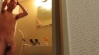 日本の男ルーキはシャワーを浴びる。 日本の男ルーキはシャワーを浴びる。