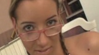 【無修正】つるまんな眼鏡っ娘に生でハメる顔面発射 【無修正】つるまんな眼鏡っ娘に生でハメる顔面発射
