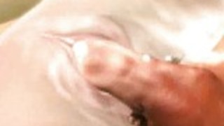 アニメーションの女の子が精液で覆われ アニメーションの女の子が精液で覆われ