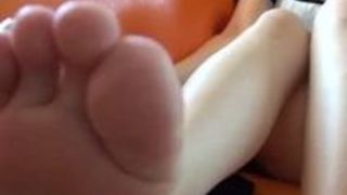 M男 足コキ 美人 メイド フェチ