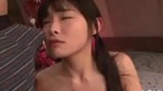 日本人の熱気が頭を飾り、弓を上げて激しく犯される 日本人の熱気が頭を飾り、弓を上げて激しく犯される