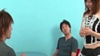 かわいいアジアの家政婦ミク・アイリが素晴らしいフェラチオを披露 かわいいアジアの家政婦ミク・アイリが素晴らしいフェラチオを披露