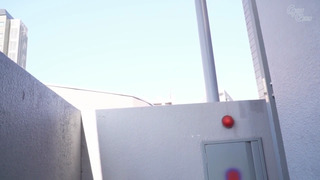 ノーブラノーパンで挑発してくるスケベ奥さんが隣に引っ越してきた！ 星あめり