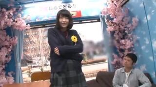 美人で清楚な雰囲気の女子高生をMミラー号へ連れてきて太くて固いの見せたら、こうゆうこと... 美人で清楚な雰囲気の女子高生をMミラー号へ連れてきて太くて固いの見せたら、こうゆうこと...