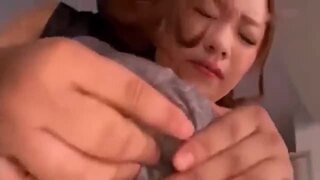 敏感乳首を責められると母乳を噴出しちゃう人妻を強引に犯してザーメン顔射