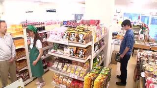 パート中の美人妻に勃起見せつけ→バックヤードでパコ成功! パート中の美人妻に勃起見せつけ→バックヤードでパコ成功!