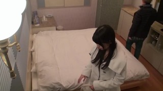 KAWD-743 都内某所の援交スポットでさくらゆらがナンパ待ち初体験!私をお持ち帰りしてください。